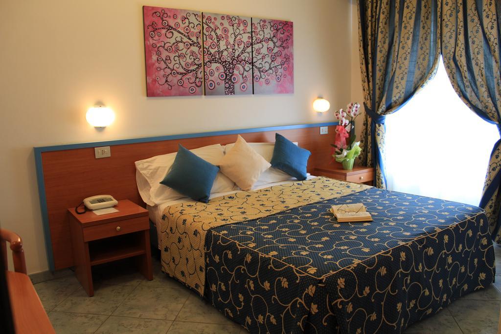 Hotel Paradise Fano Exterior foto